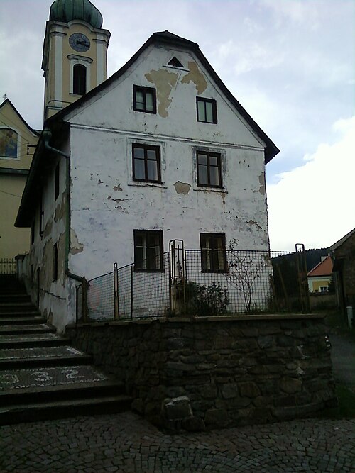 Soubor:Jimramov - průčelí školy.jpg