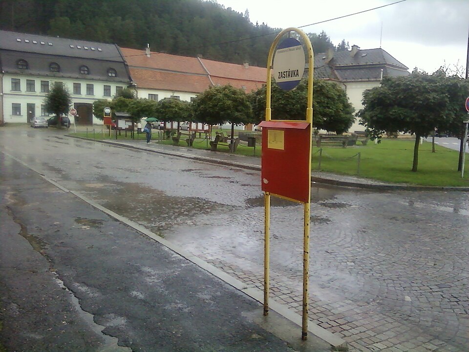 Soubor:Jimramov, zast. Obecní úřad.jpg