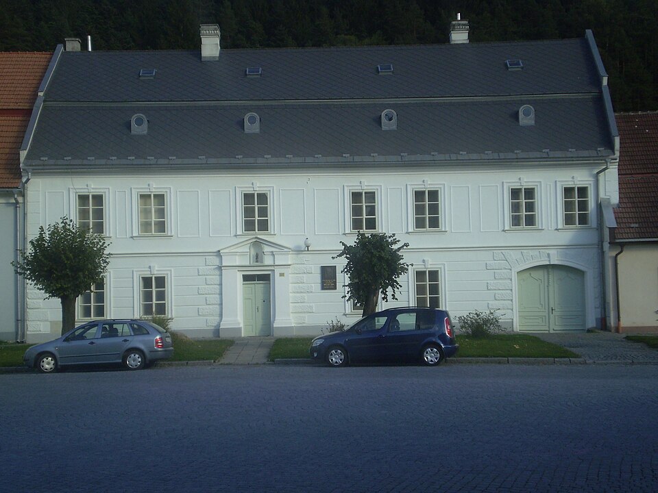 Soubor:Jimramov (fara).jpg